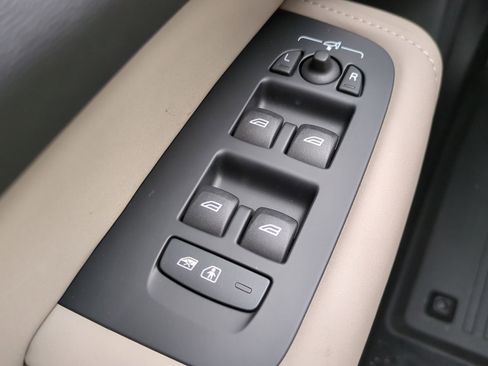 New 2026 Volvo XC60 B5 Plus w/ Protection Package Premier image 23