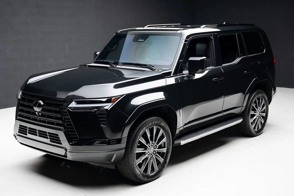 Used 2025 Lexus GX 550 w/ Accessory Package (2T) AWD/4WD image 2