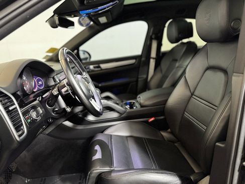 Used 2023 Porsche Cayenne Platinum Edition w/ Towing Package w/o Tow Ball image 16