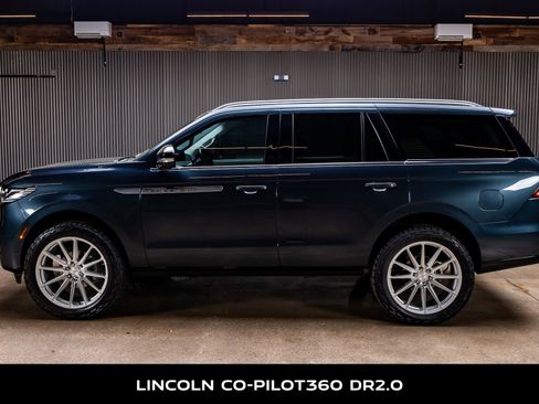 Used 2025 Lincoln Navigator Reserve image 6