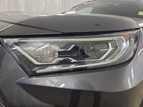 Used 2020 Toyota RAV4 Limited image 23