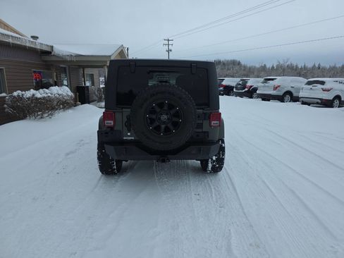 Used 2015 Jeep Wrangler Unlimited Sahara w/ Dual Top Group image 7