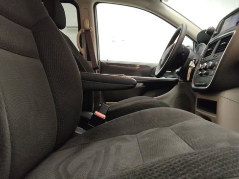 Used 2019 Dodge Grand Caravan SE w/ UConnect Hands-Free Group FWD image 21