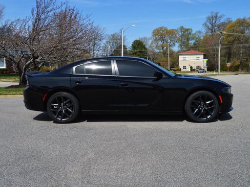 Used 2019 Dodge Charger SXT w/ Blacktop Package RWD image 7
