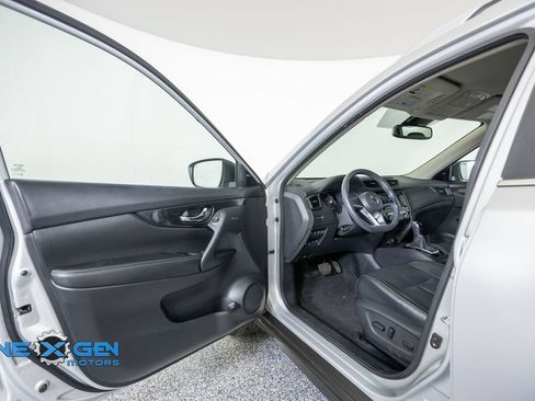Used 2020 Nissan Rogue SL AWD/4WD image 9