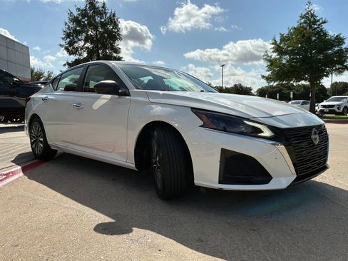 Used 2025 Nissan Altima 2.5 SV FWD image 4