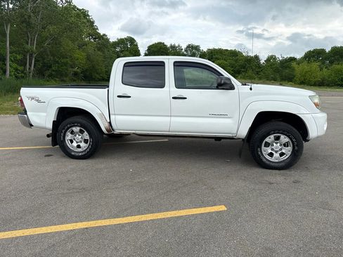 Used 2011 Toyota Tacoma 4x4 Double Cab w/ TRD Off-Road Pkg image 4
