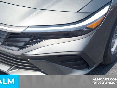 Certified 2026 Hyundai Elantra SE FWD image 11