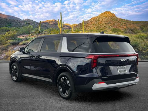 Certified 2025 Kia Carnival LXS FWD image 6