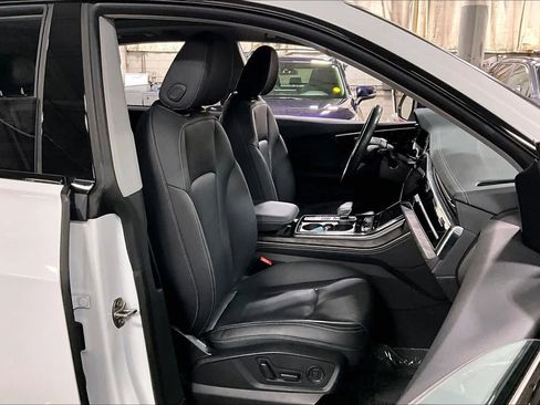 Used 2023 Audi Q8 Prestige image 9