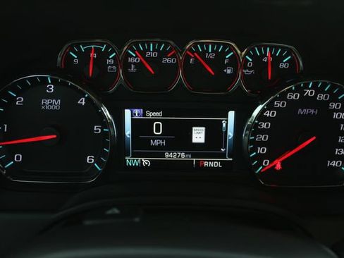 Used 2020 Chevrolet Suburban Premier AWD/4WD image 15
