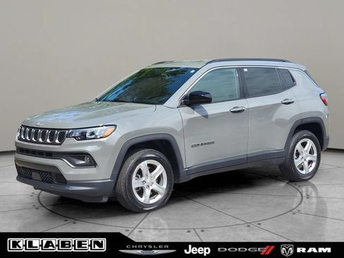 Certified 2023 Jeep Compass Latitude w/ Convenience Group AWD/4WD image 1