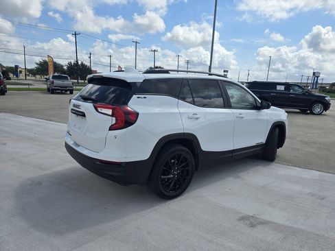 Used 2023 GMC Terrain SLE w/ Driver Convenience Package FWD image 3