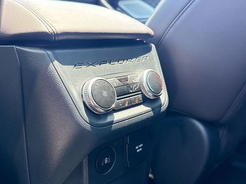 Used 2025 Ford Explorer Platinum w/ Ultimate Package RWD image 33