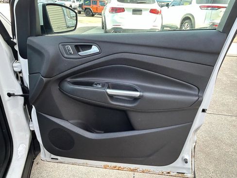 Used 2015 Ford Escape SE FWD image 16