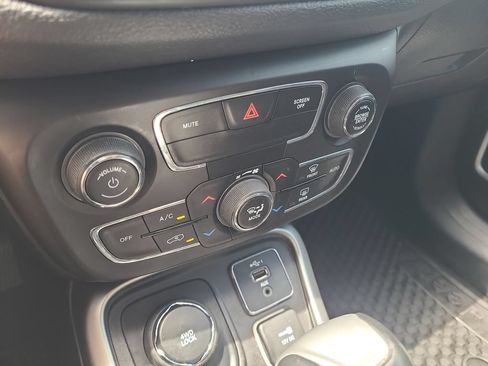 Used 2019 Jeep Compass Latitude w/ Popular Equipment Group AWD/4WD image 15