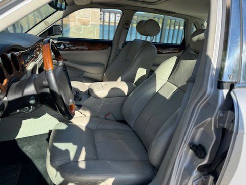 Used 2002 Jaguar XJ8 image 4