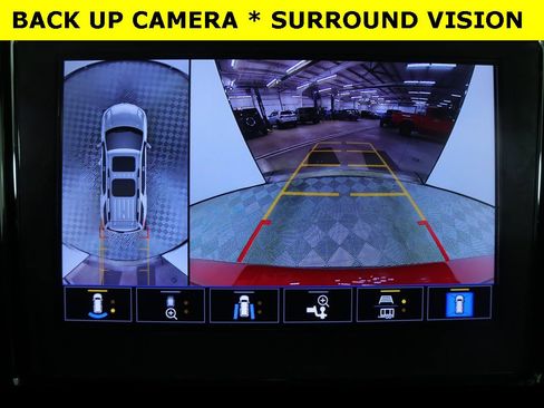 Used 2023 Chevrolet Traverse LT image 8