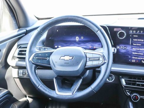 Used 2024 Chevrolet Traverse LS FWD image 18