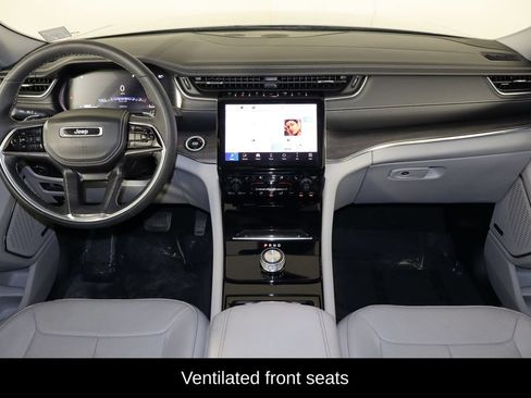 Used 2023 Jeep Grand Cherokee Overland RWD image 13
