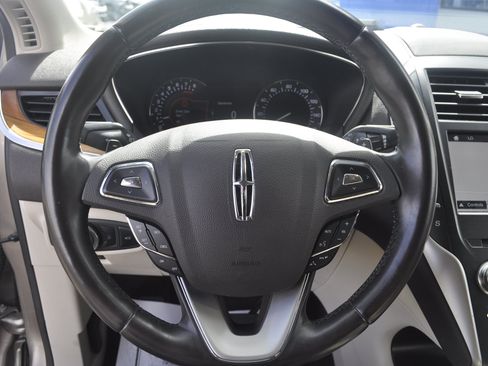 Used 2019 Lincoln MKC Select w/ Select Plus Package AWD/4WD image 18