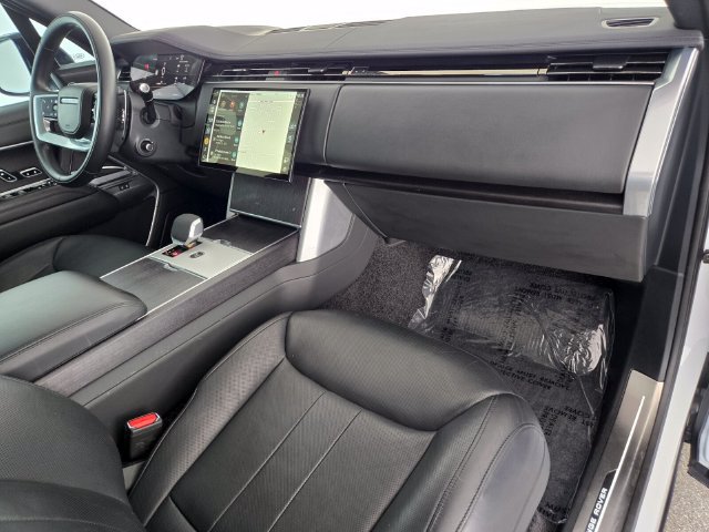 Used 2025 Land Rover Range Rover Long Wheelbase SE AWD/4WD image 18