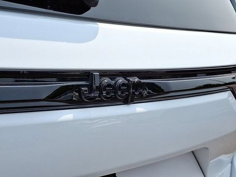 Used 2023 Jeep Grand Cherokee Altitude AWD/4WD image 28