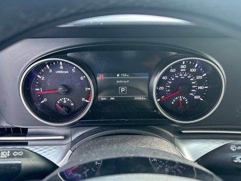 Used 2024 Kia Carnival LX FWD image 19