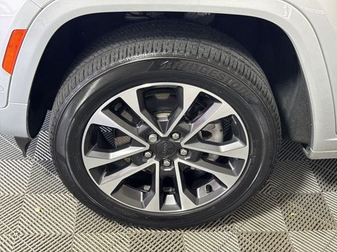 Used 2023 Jeep Grand Cherokee L Overland w/ Advanced Protech Group III AWD/4WD image 12