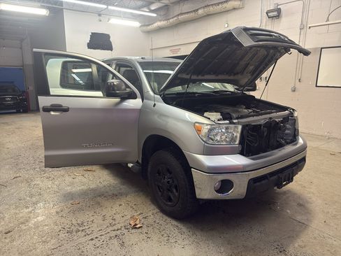 Used 2010 Toyota Tundra 4x4 Double Cab image 7