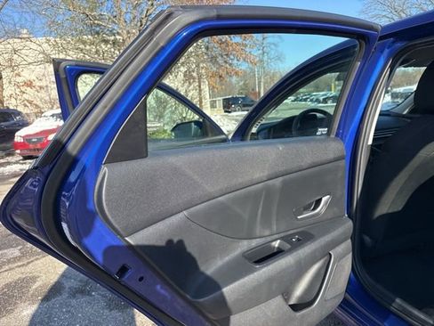 Used 2023 Hyundai Elantra SEL image 29