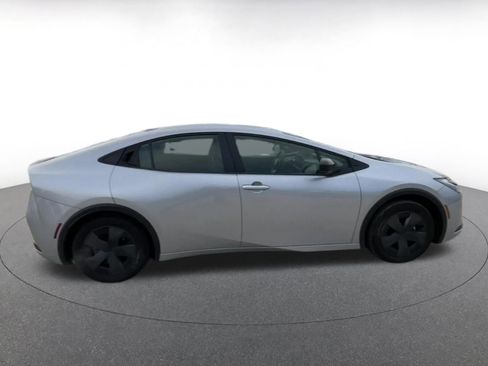 Used 2025 Toyota Prius LE image 16
