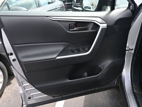 Used 2025 Toyota RAV4 LE AWD/4WD image 12