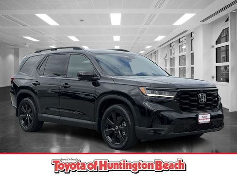 Used 2025 Honda Pilot Black Edition image 1