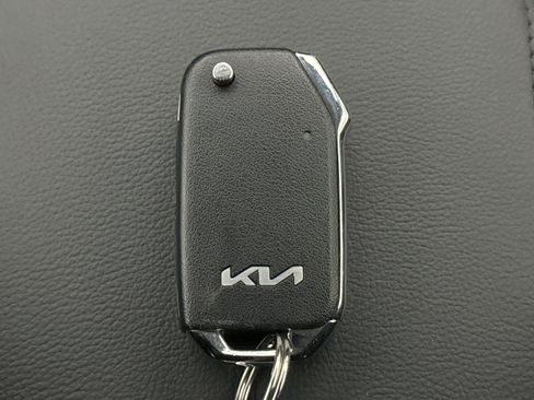 Used 2025 Kia Soul LX w/ LX Technology Package FWD image 20