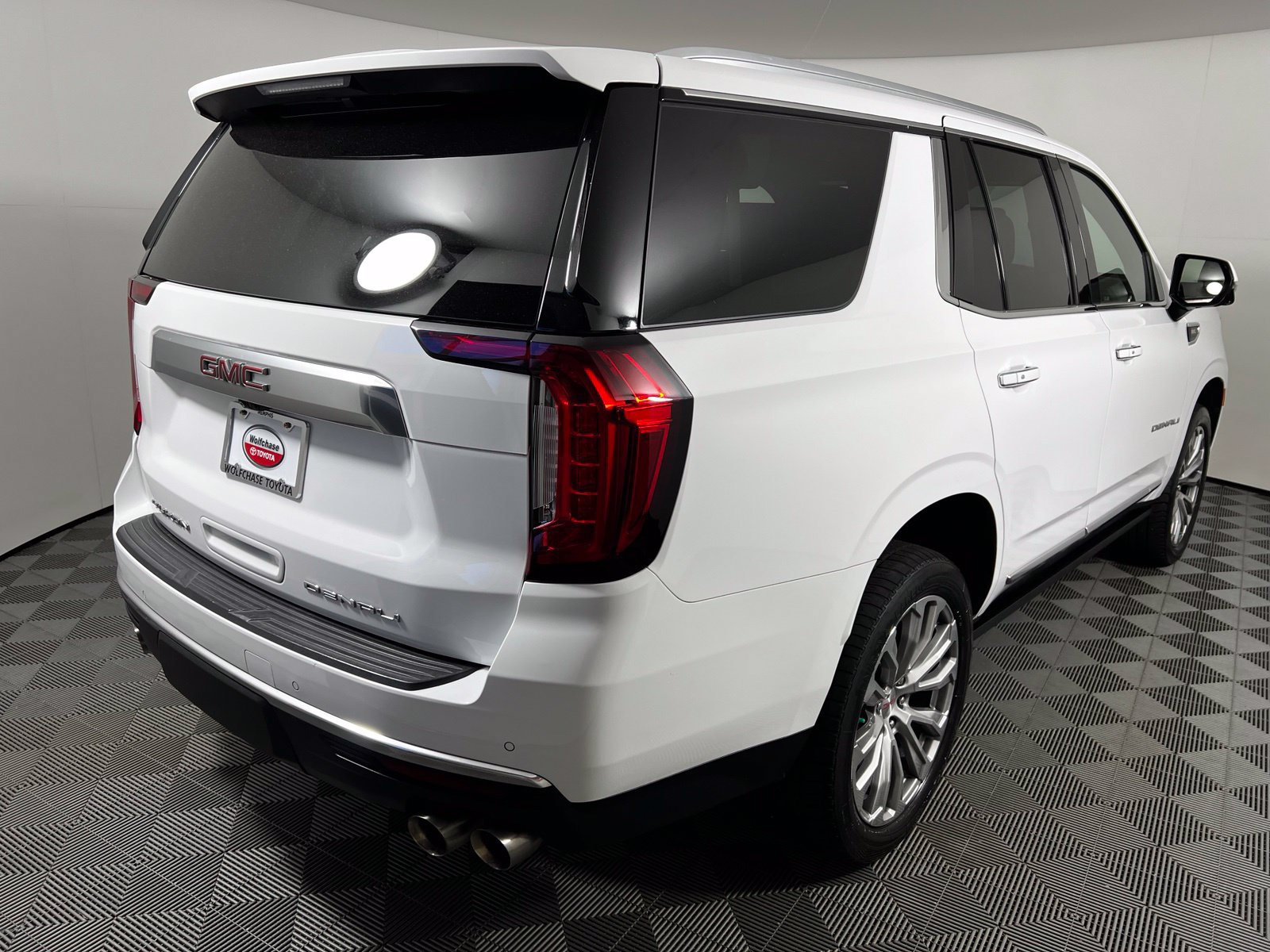 Used 2021 GMC Yukon Denali w/ Denali Premium Package AWD/4WD image 5