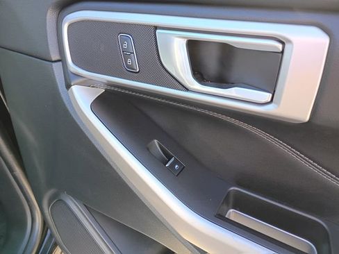 Used 2023 Ford Explorer XLT w/ Equipment Group 202A image 5