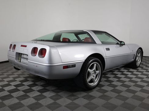 Used 1996 Chevrolet Corvette Coupe RWD image 2