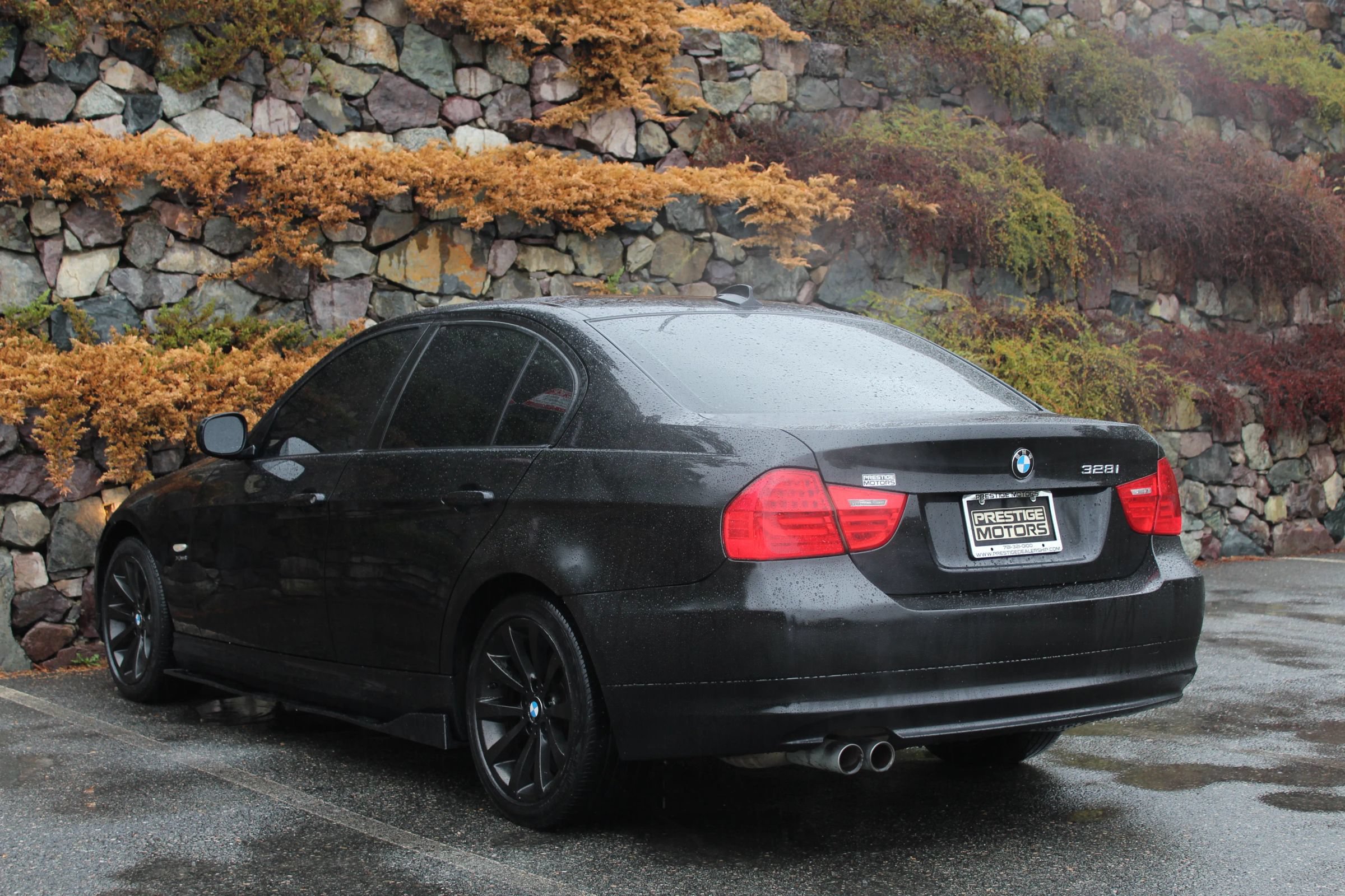 Used 2011 BMW 328i xDrive Sedan AWD/4WD image 5