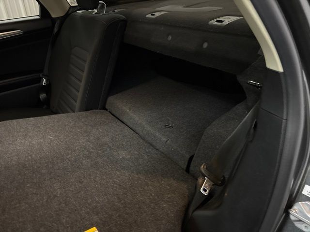 Used 2019 Ford Fusion SE FWD image 20