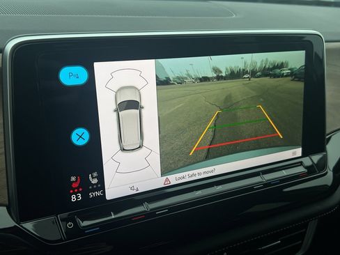 Used 2025 Volkswagen Atlas SE image 26