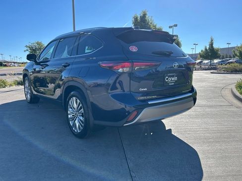 Used 2026 Toyota Highlander Platinum AWD/4WD image 5