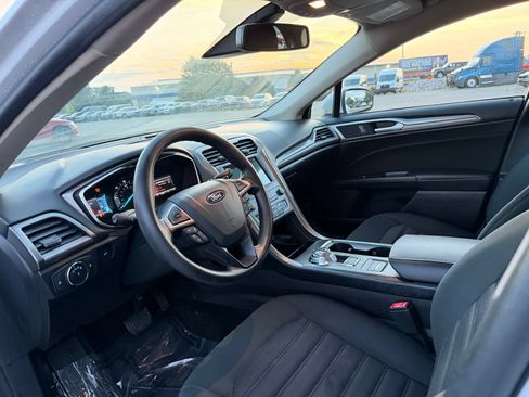 Used 2019 Ford Fusion SE FWD image 12