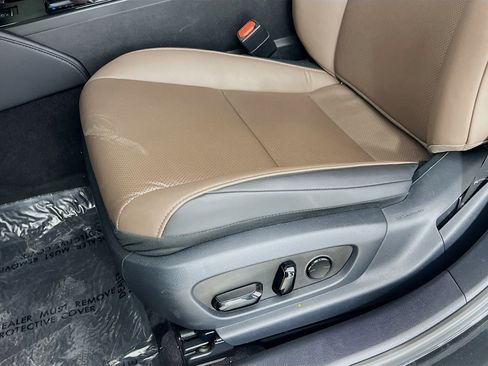 Used 2024 Lexus ES 300h w/ Premium Package image 19