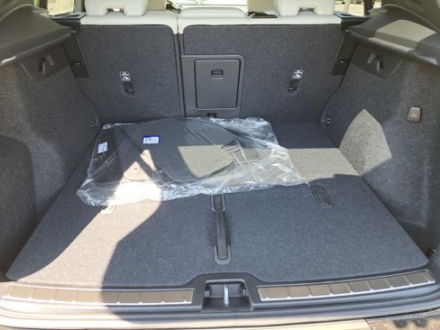 New 2026 Volvo XC40 B5 Plus w/ Protection Package Premier image 8