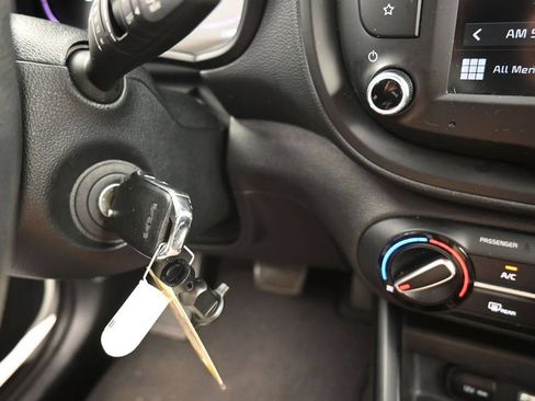 Used 2025 Kia Soul LX w/ LX Technology Package FWD image 14