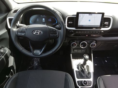 Used 2024 Hyundai Venue Limited FWD image 14
