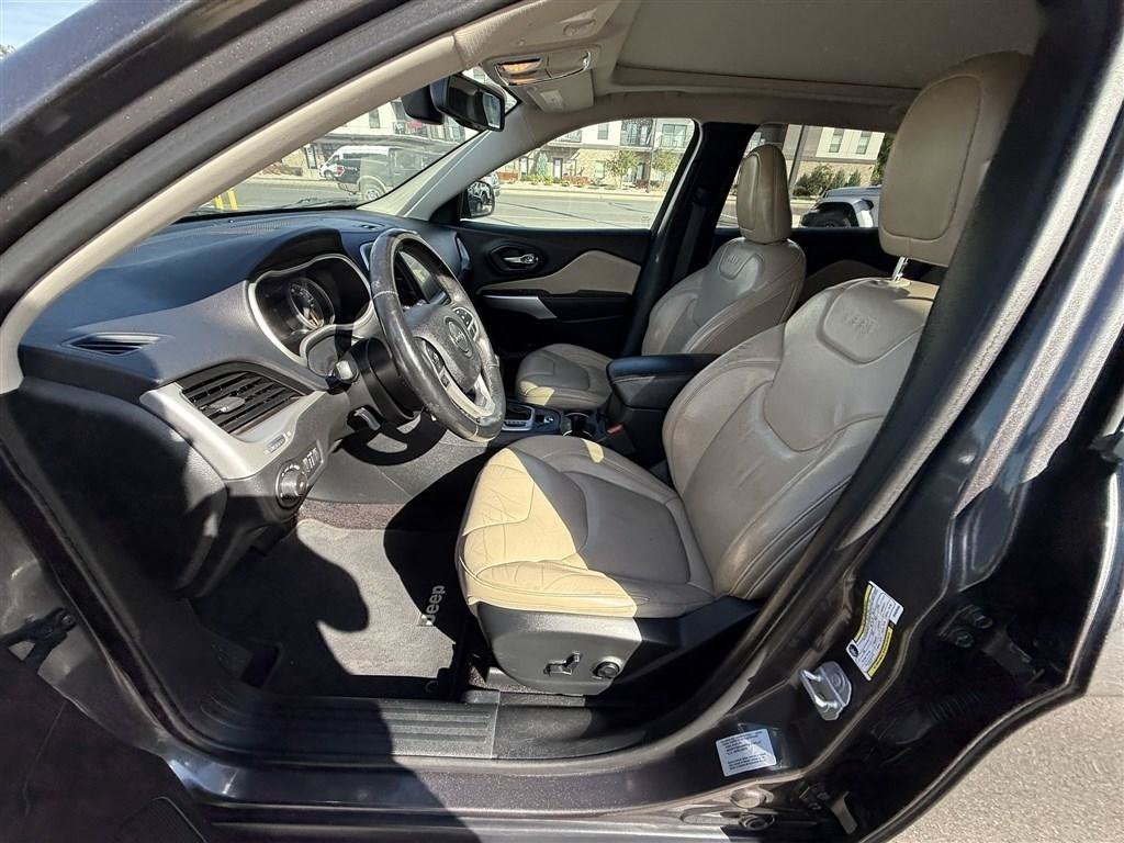 Used 2017 Jeep Cherokee Limited AWD/4WD image 12