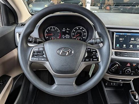 Used 2022 Hyundai Accent SEL FWD image 19