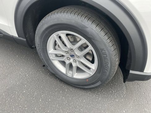 New 2026 Ford Explorer Active image 3